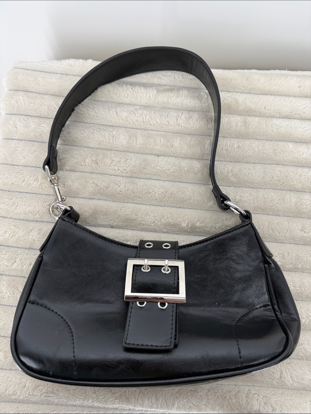 Y2K Petit Moments Black Faux Leather Shoulder Bag with Silver Buckle